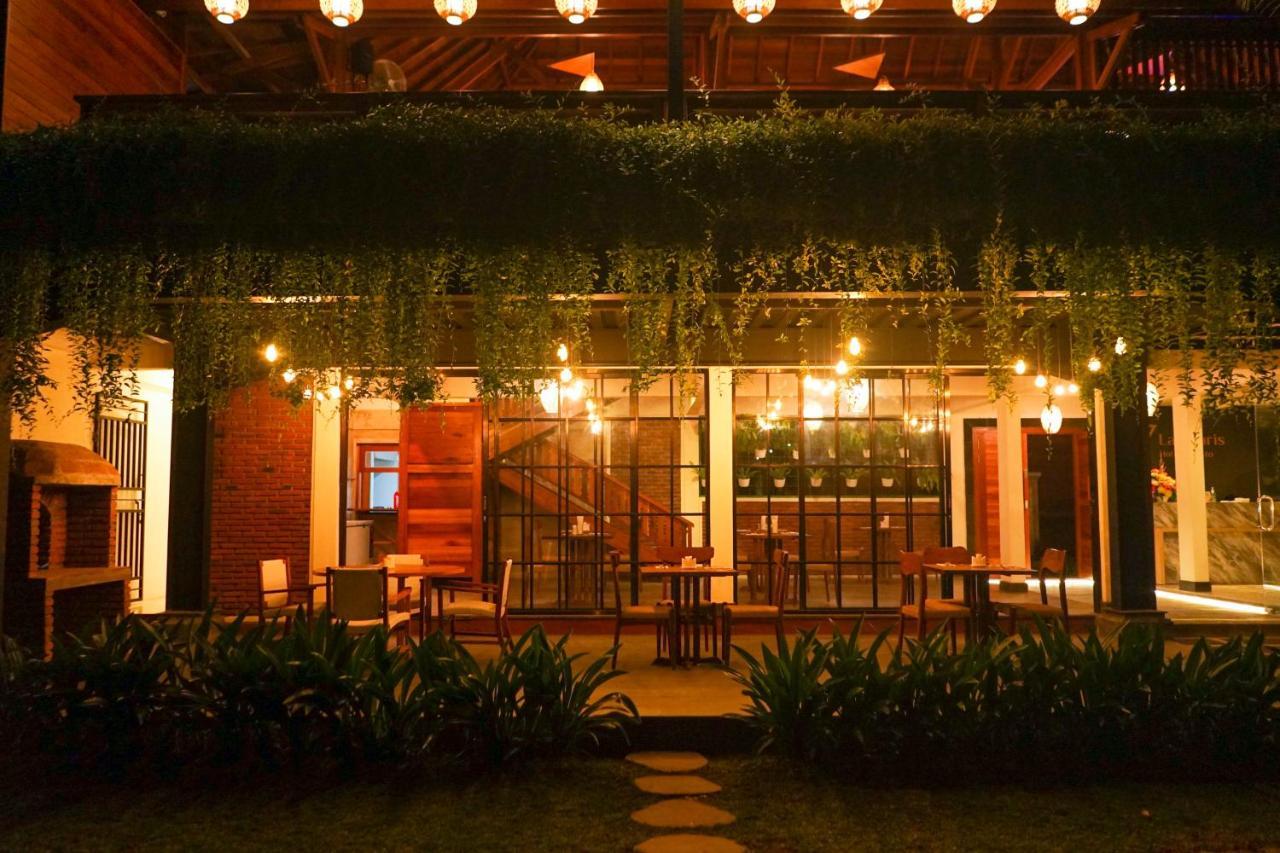 La'Villaris Hotel & Resto Kuta  エクステリア 写真