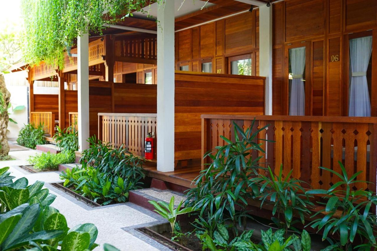 La'Villaris Hotel & Resto Kuta  エクステリア 写真