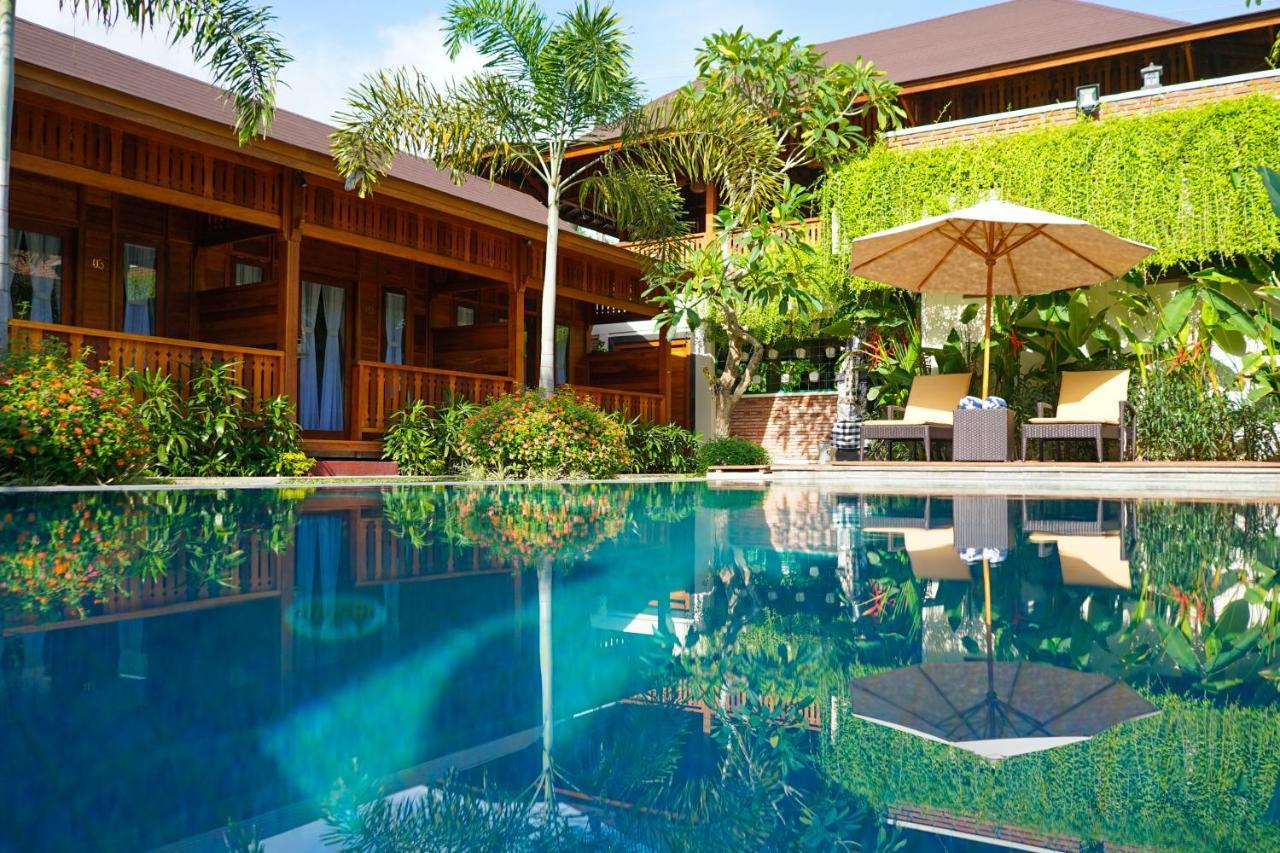 La'Villaris Hotel & Resto Kuta  エクステリア 写真